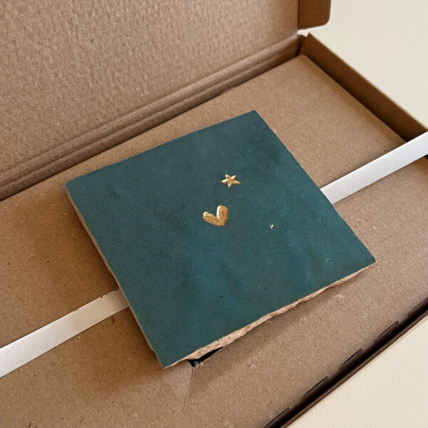 Oceaan blauw - Tegeltje mer hartje en sterretje in de verte Tegeltje met een hartje en een sterretje in de verte