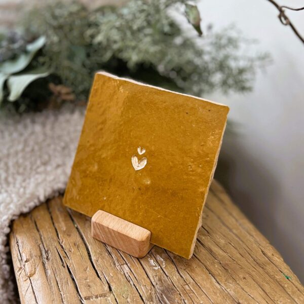 foto toevoeging voor webshop tegeltje met 2 hartjes van klein naar groot onder elkaar kleur caramel Tegeltje met twee hartjes van klein naar groot onder elkaar