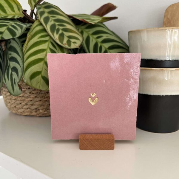 Mauve roze - Tegeltje met twee hartjes van klein naar groot onder elkaar - kopie Tegeltje met twee hartjes van klein naar groot onder elkaar