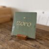 Tegeltje met vier letters en een hartje