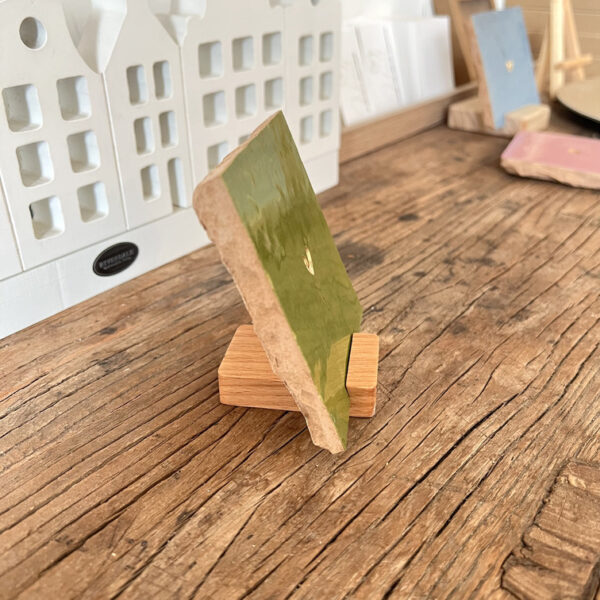 Limoen groen - Tegeltje met een groot hartje (2) Houten standaard - klein