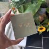 Salie groen - Tegeltje met een groot hartje een klein hartje en een groot hartje Tegeltje met een groot hartje een klein hartje en een groot hartje